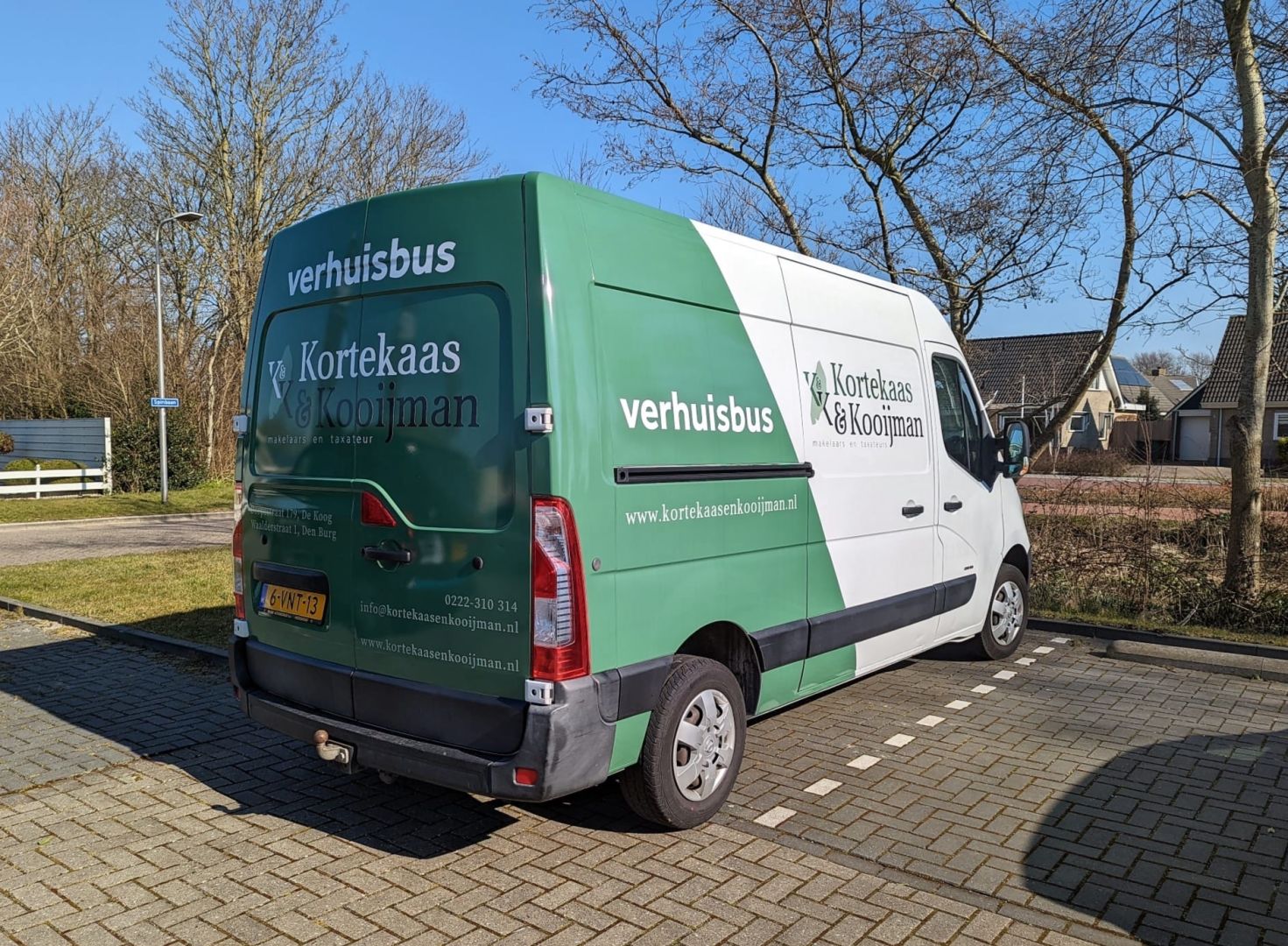 Nieuwe verhuisbus.jpg